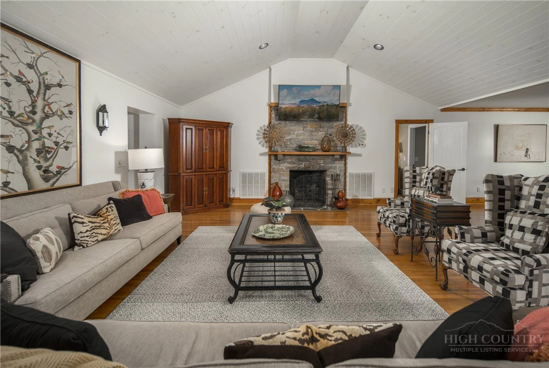 Image number 6 for the current listing