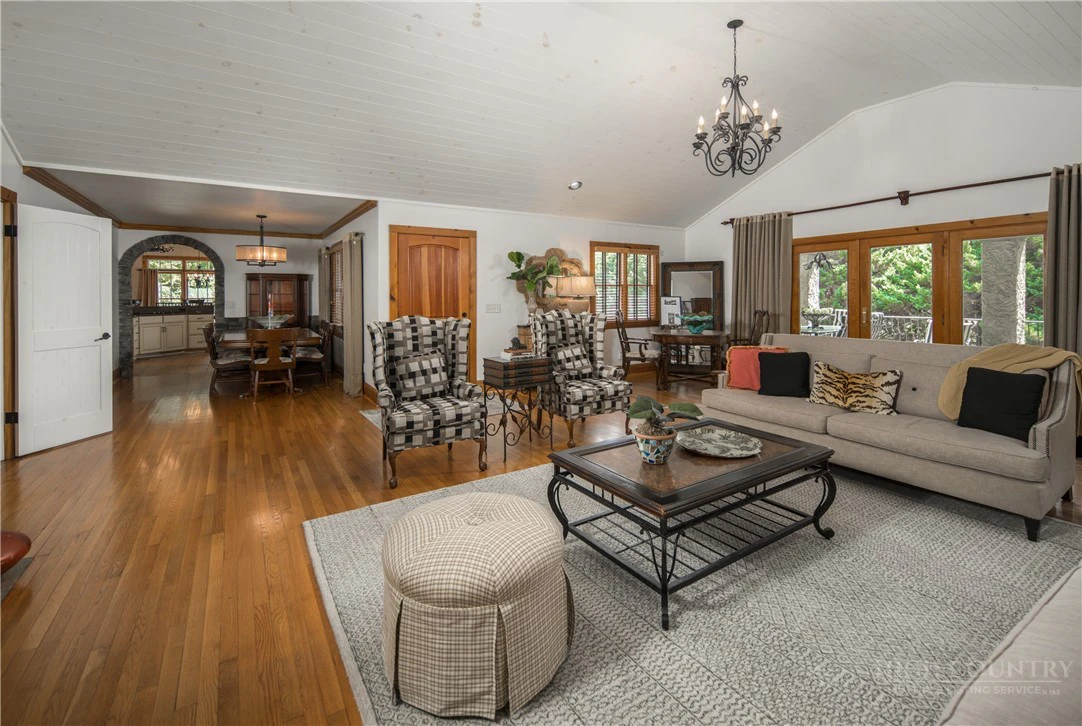 Image number 13 for the current listing