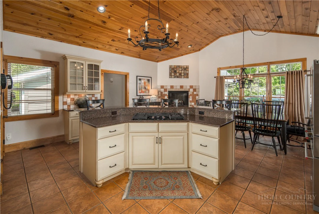 Image number 15 for the current listing