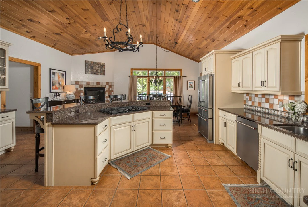 Image number 16 for the current listing