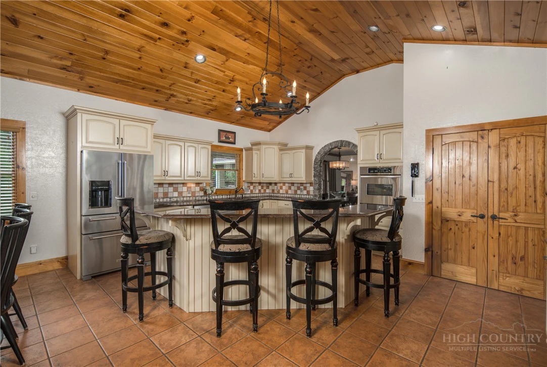 Image number 18 for the current listing