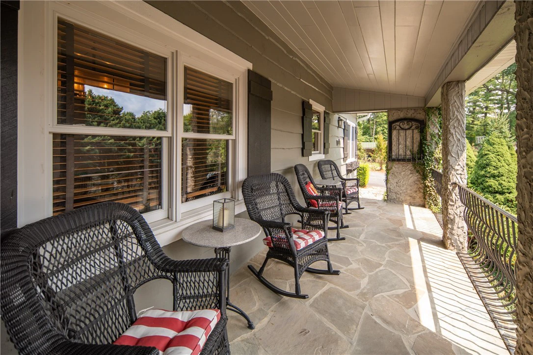 Image number 5 for the current listing