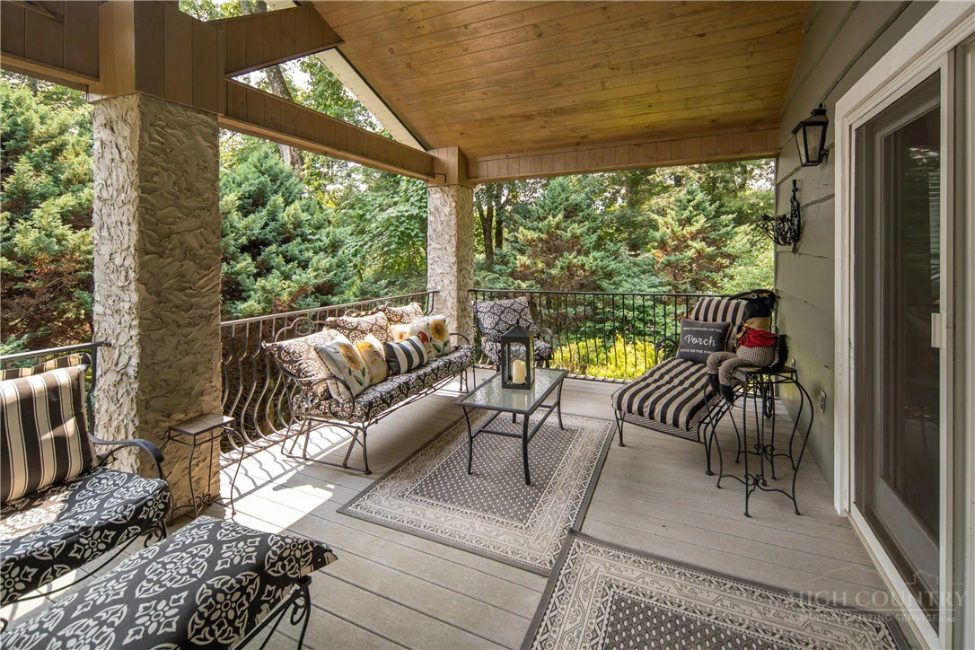 Image number 11 for the current listing