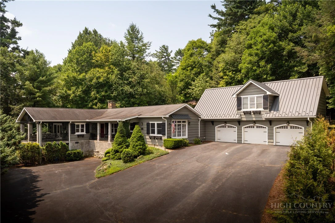 Image number 1 for the current listing