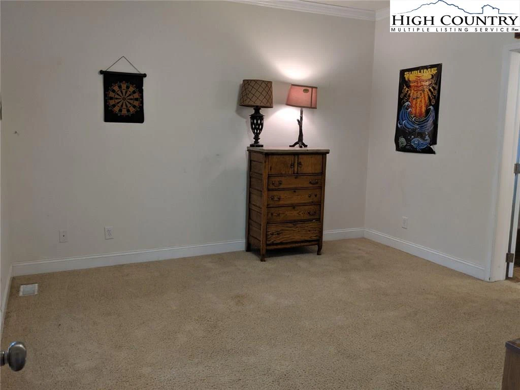 Image number 7 for the current listing