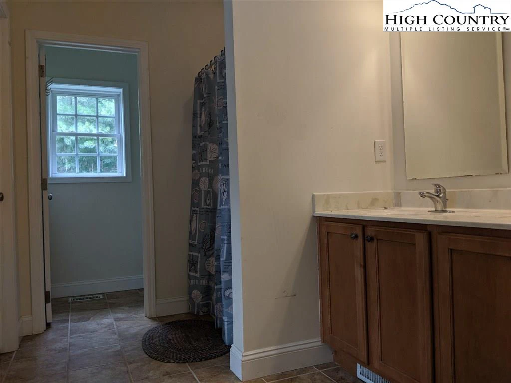 Image number 5 for the current listing