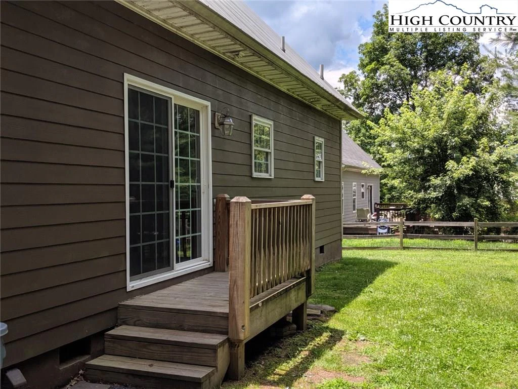 Image number 17 for the current listing