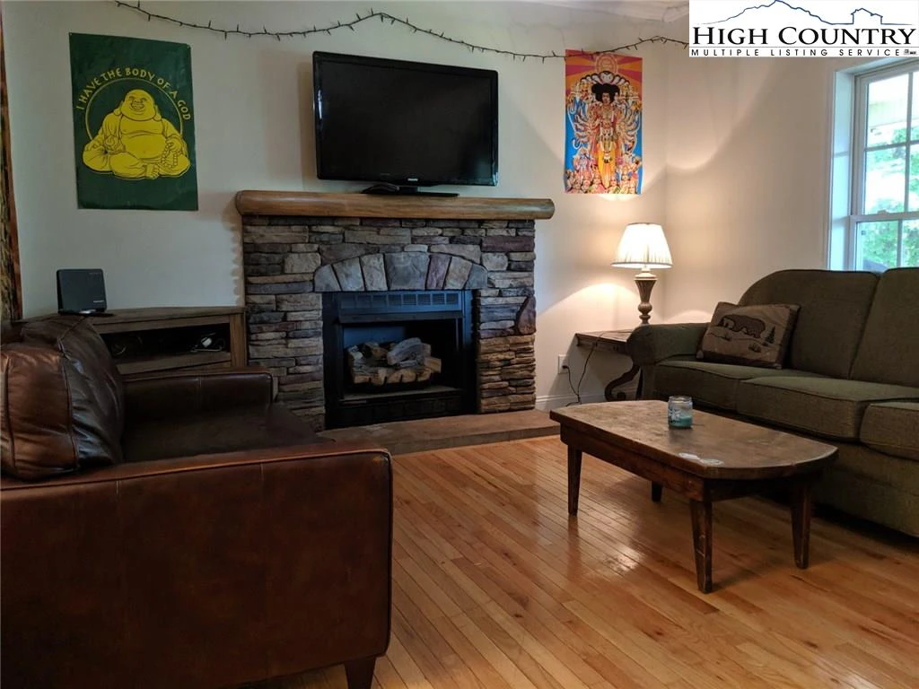 Image number 13 for the current listing