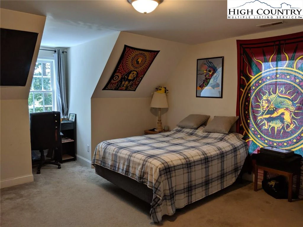 Image number 12 for the current listing