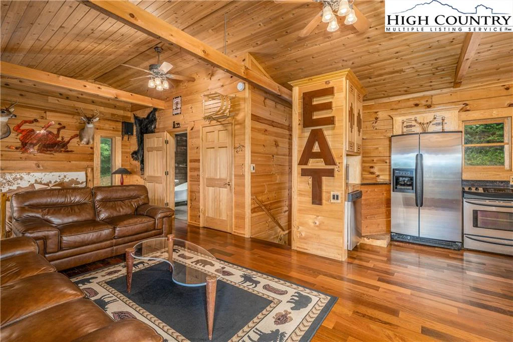 Image number 14 for the current listing