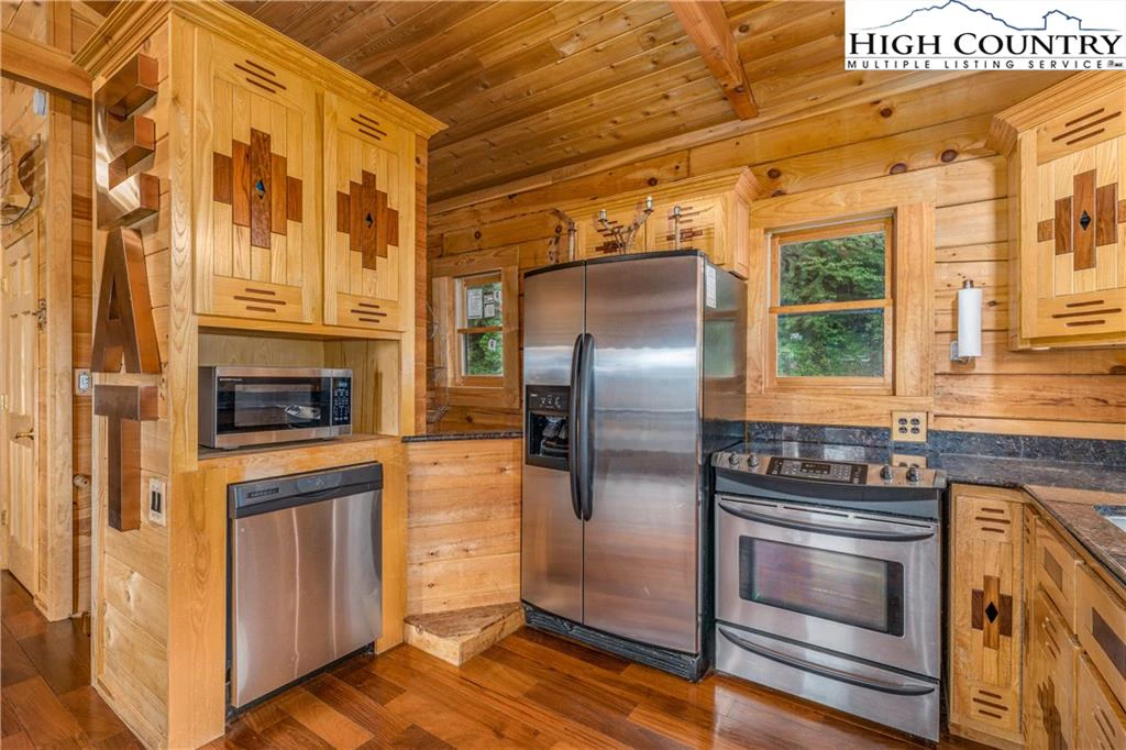 Image number 5 for the current listing