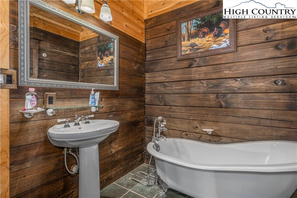 Image number 7 for the current listing