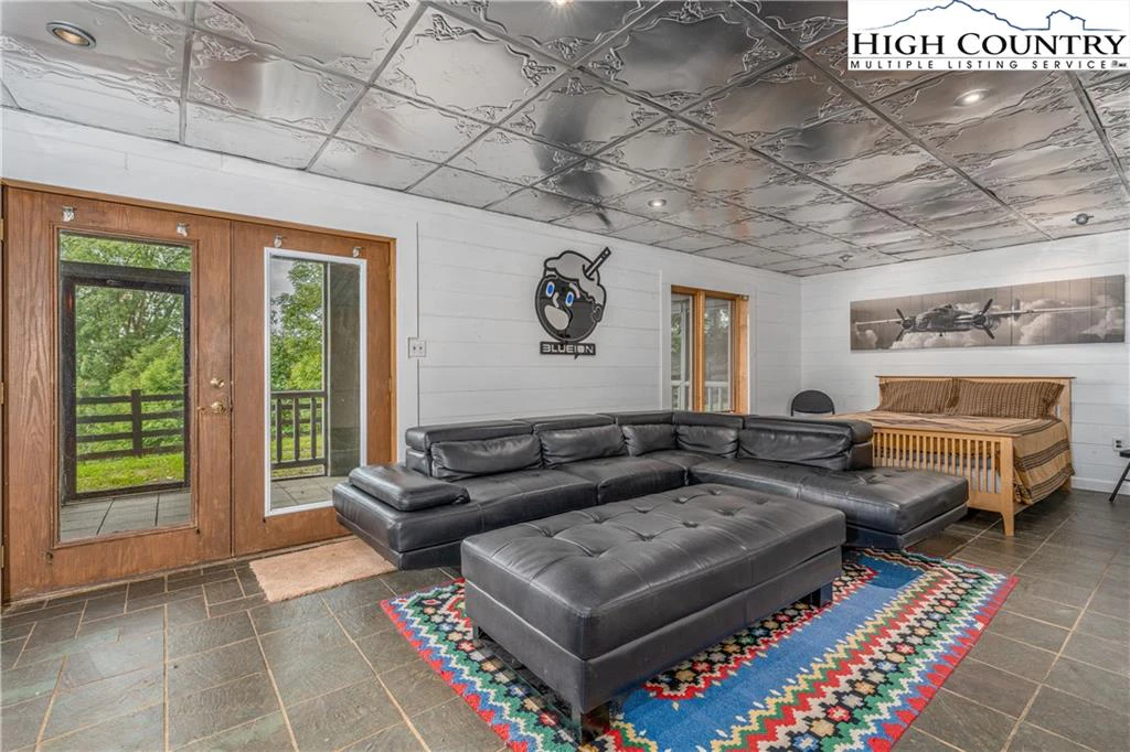 Image number 10 for the current listing