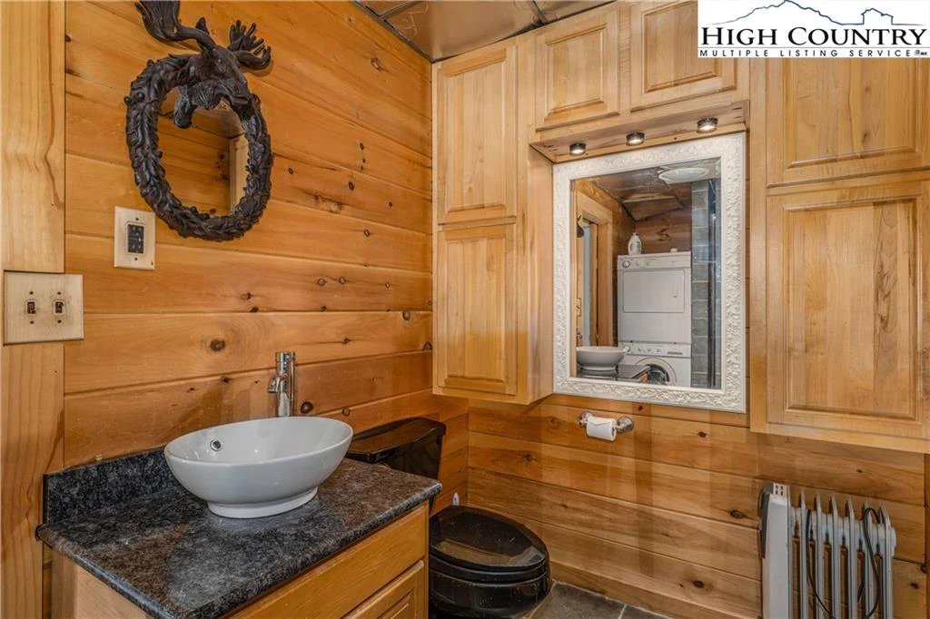 Image number 13 for the current listing