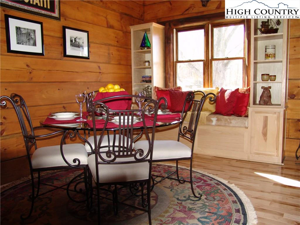 Image number 21 for the current listing