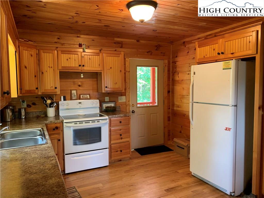 Image number 12 for the current listing