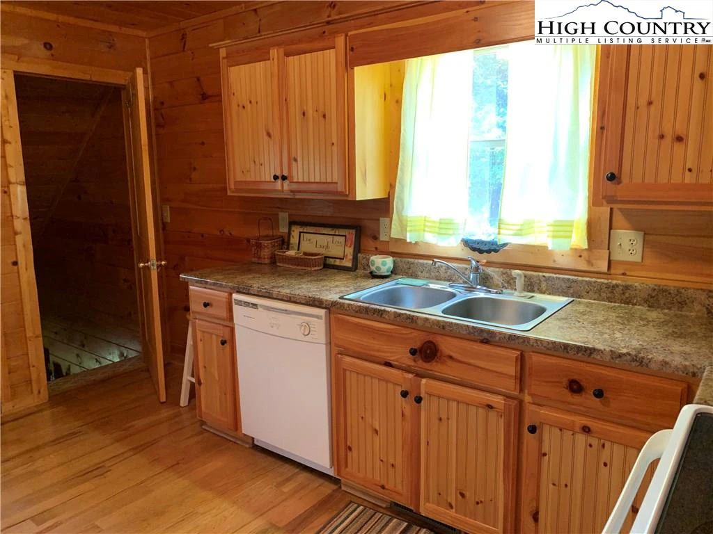 Image number 3 for the current listing