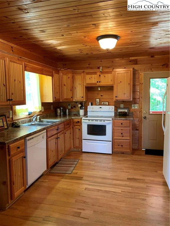 Image number 4 for the current listing