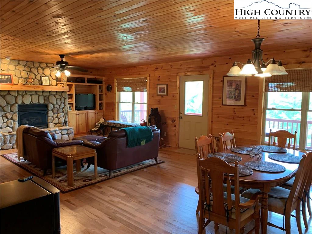 Image number 5 for the current listing