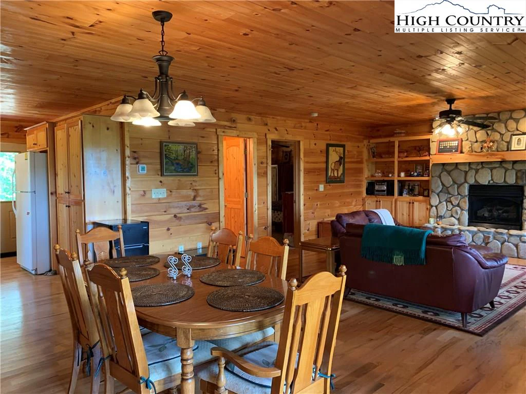 Image number 7 for the current listing