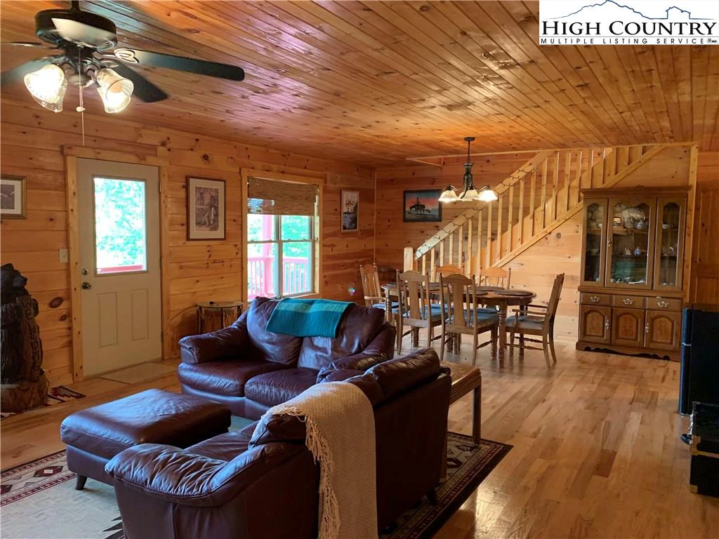 Image number 8 for the current listing