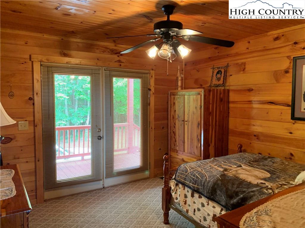 Image number 11 for the current listing