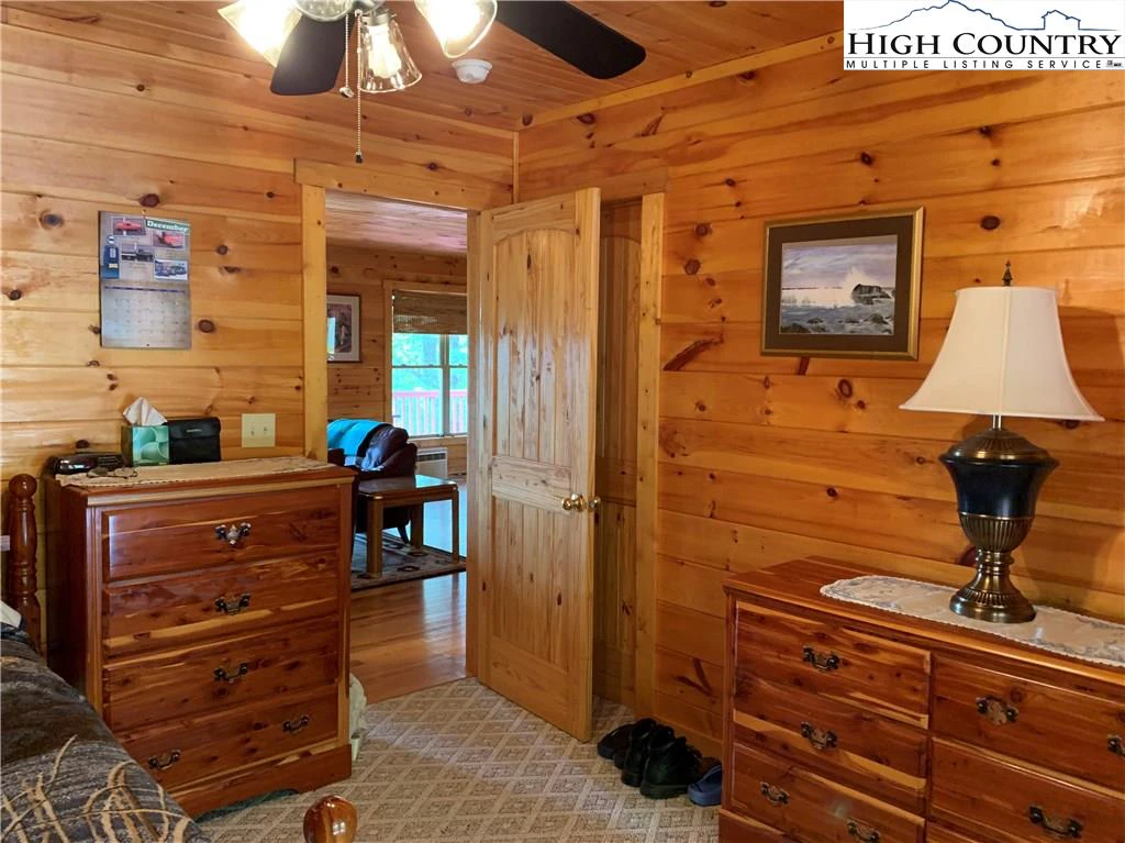 Image number 2 for the current listing
