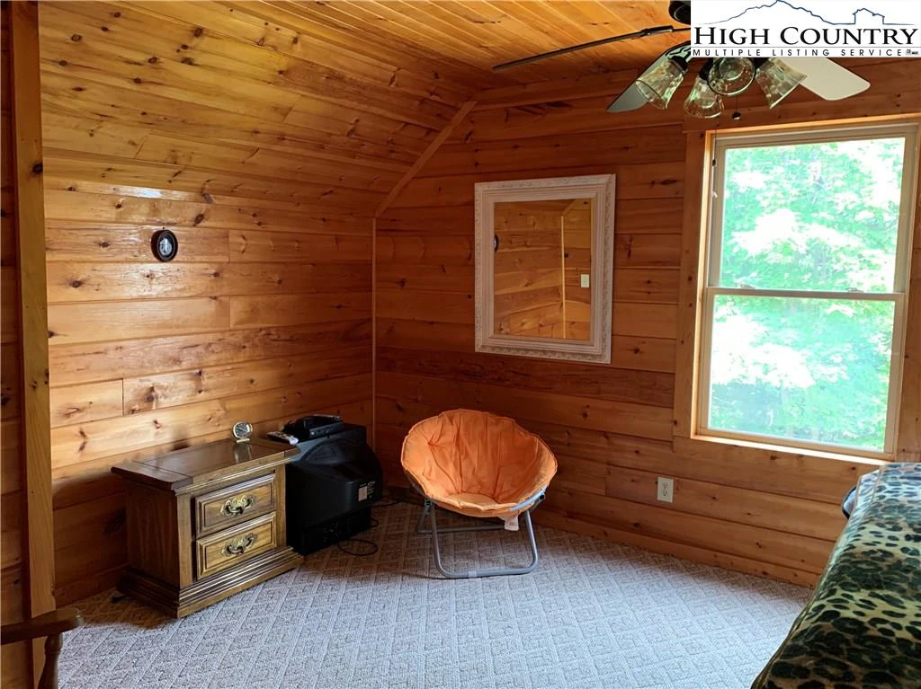 Image number 14 for the current listing