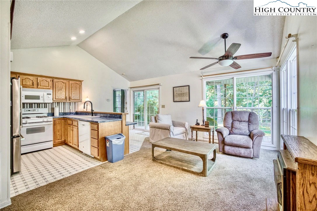 Image number 10 for the current listing