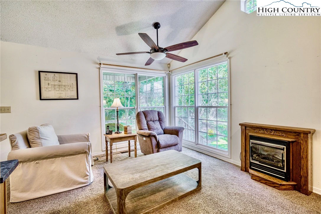 Image number 11 for the current listing