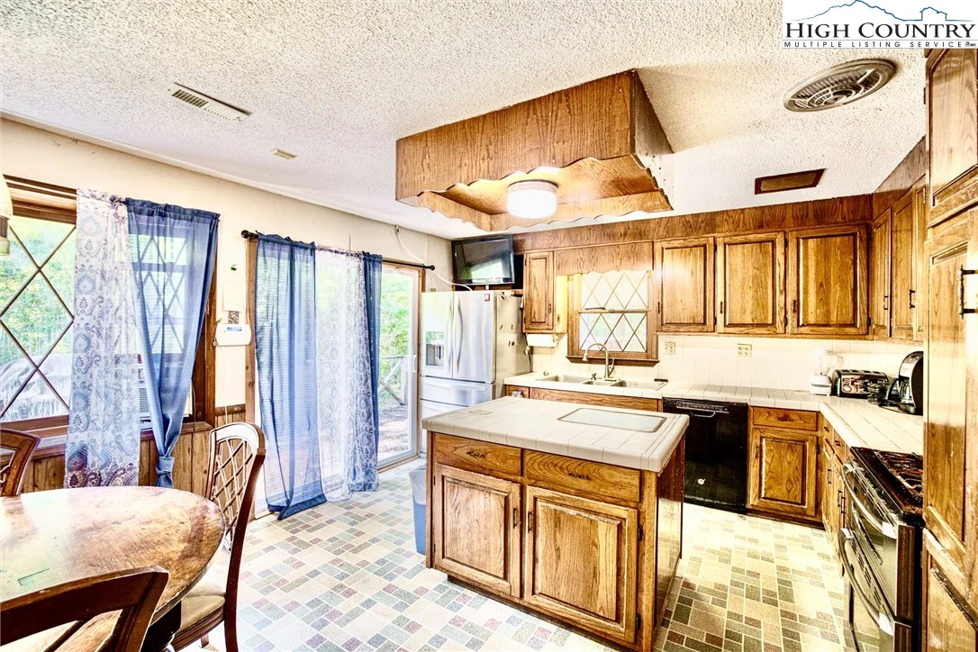 Image number 18 for the current listing