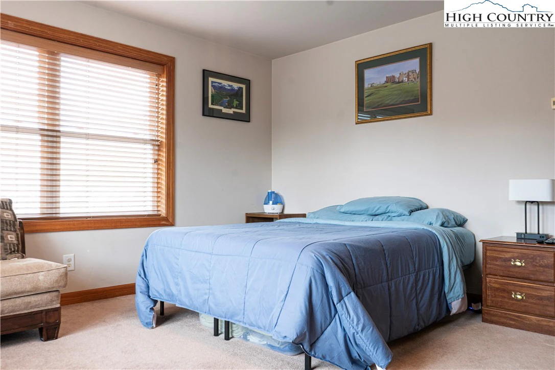 Image number 9 for the current listing