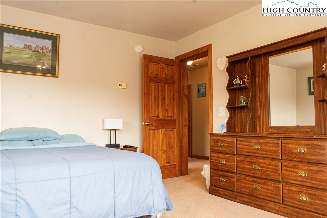 Image number 10 for the current listing