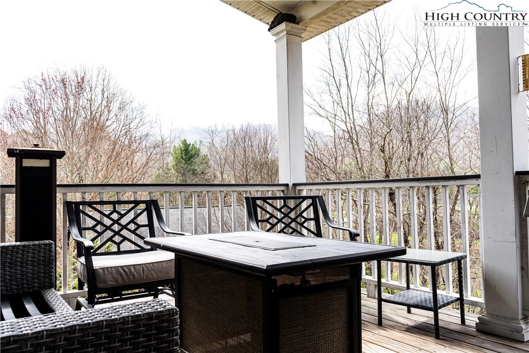 Image number 19 for the current listing