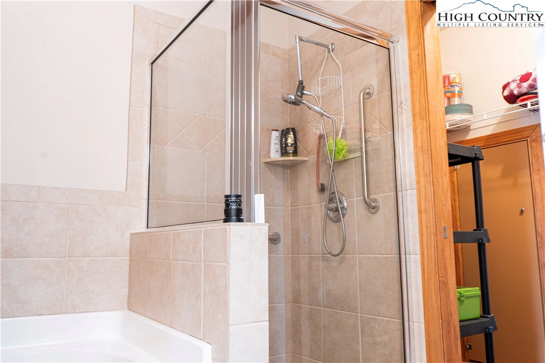 Image number 3 for the current listing