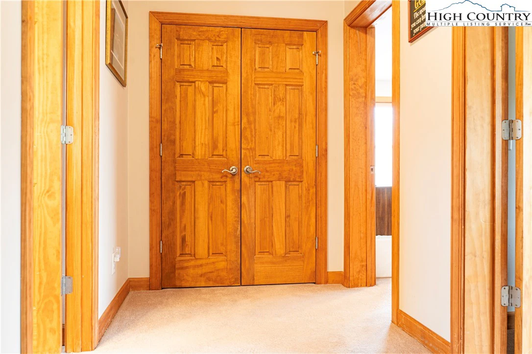 Image number 5 for the current listing