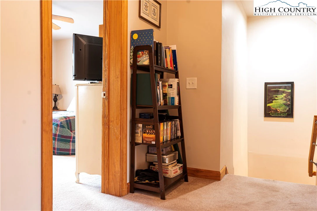Image number 6 for the current listing