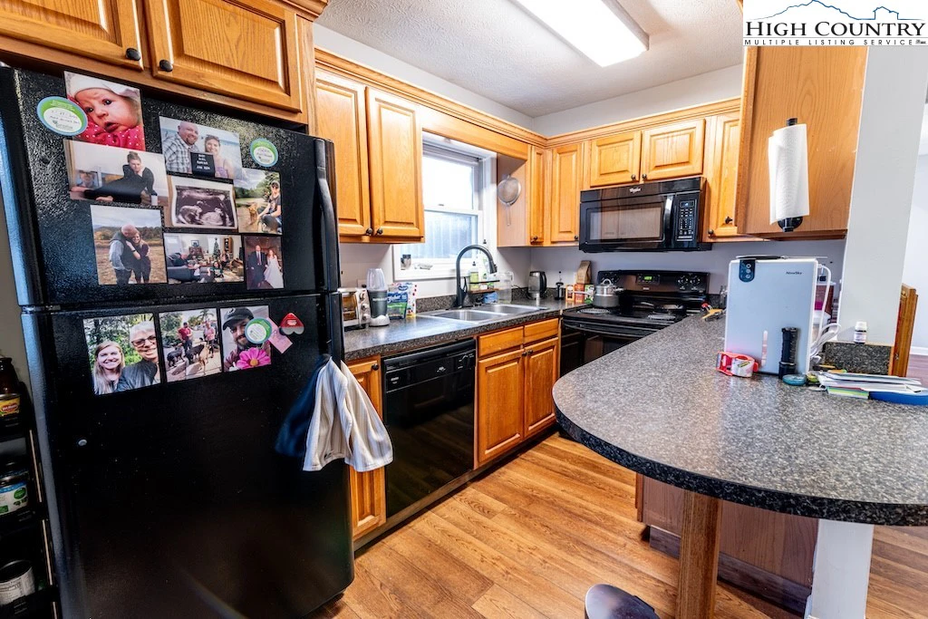 Image number 4 for the current listing