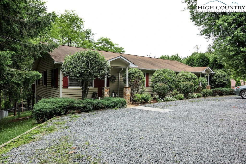 Image number 1 for the current listing