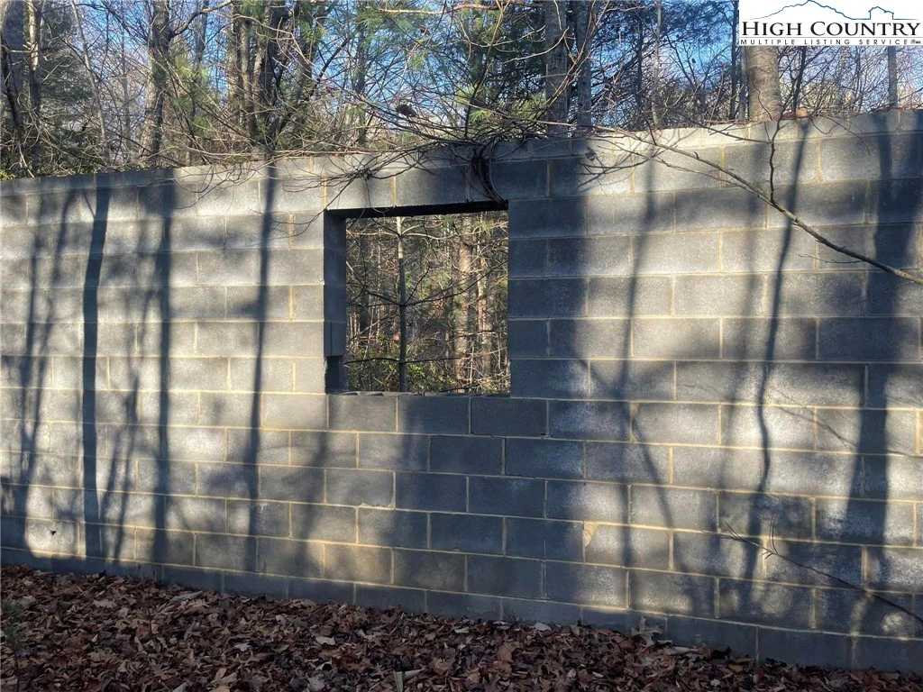 Image number 1 for the current listing