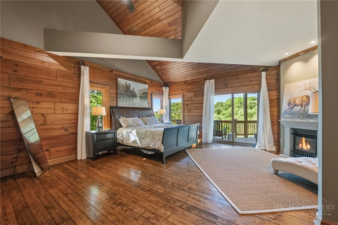 Image number 19 for the current listing