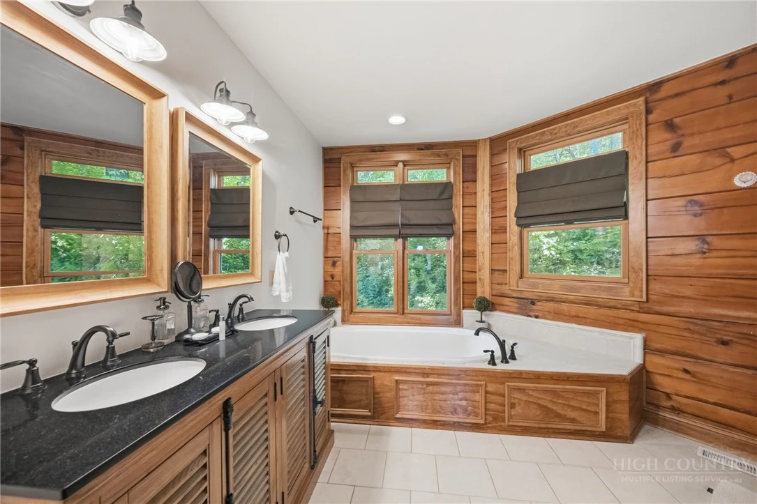 Image number 21 for the current listing