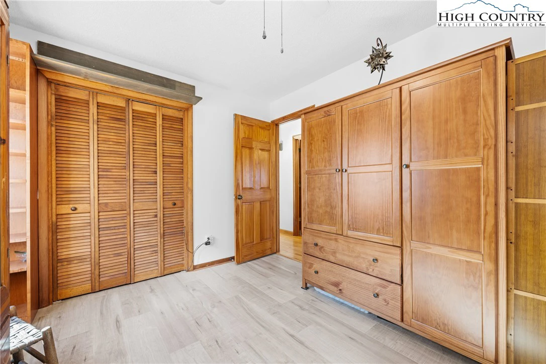 Image number 12 for the current listing