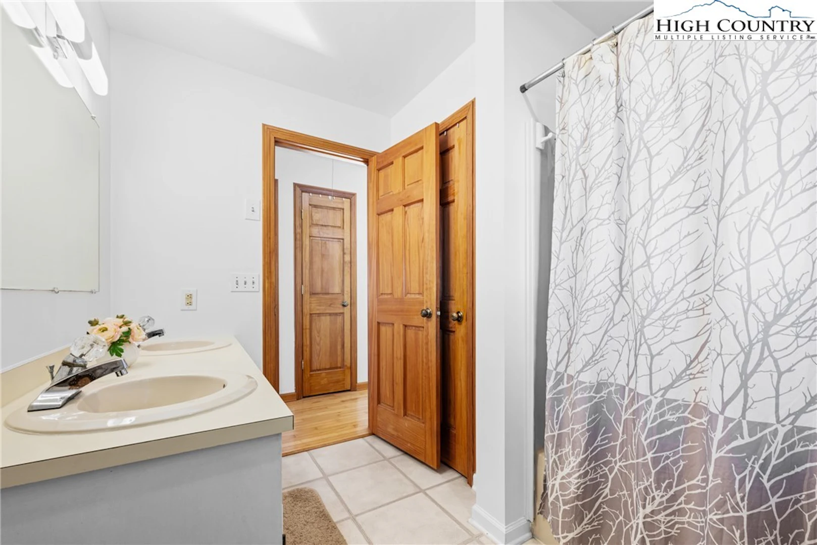 Image number 4 for the current listing
