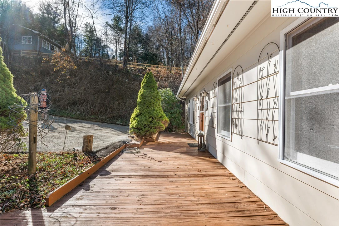 Image number 11 for the current listing