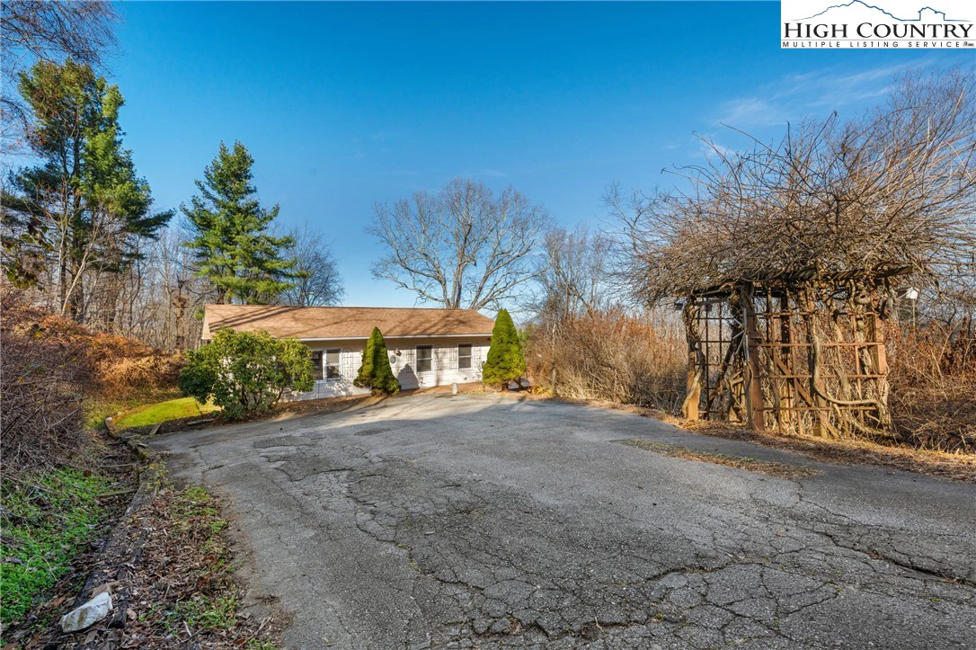 Image number 18 for the current listing
