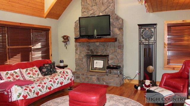 Image number 12 for the current listing