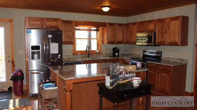 Image number 9 for the current listing
