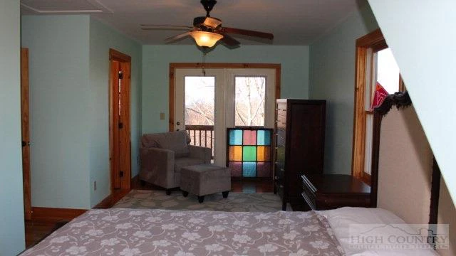 Image number 3 for the current listing