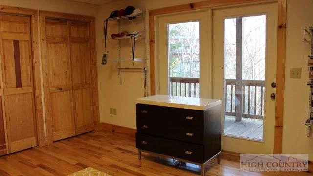 Image number 18 for the current listing